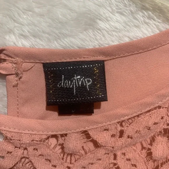 Daytrip Women's Pink Lace Sleeve‎ Blouse Top Shirt Size S - Picture 2 of 10